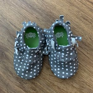 🦋 Itzy Ritzy Grey & White Dot Moccasins